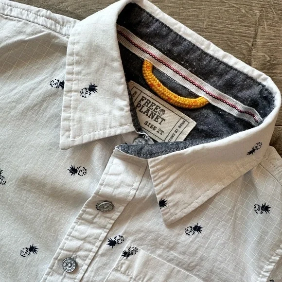 Free Planet 2T pineapple white black button up collared shirt summer beach - Picture 3 of 5